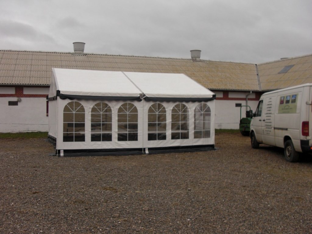 Hvidt telt 3x6 meter til udlejning hos Tommy Telt