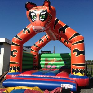 Hoppeborg Tiger ses her i farvene orange, grøn, blå og rød