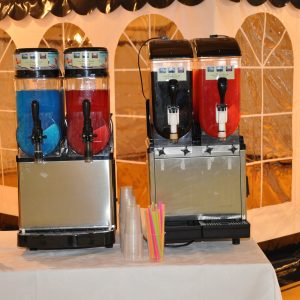Slush-ice maskine incl. 4 l saft, krus og sugerør
