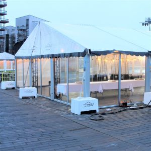 Du ser her et Panoramavindue til telt fra Tommy Telt på Aalborg Havn